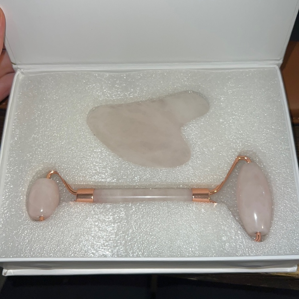 Jade Roller & Gua Sha Massage Tool gift set
